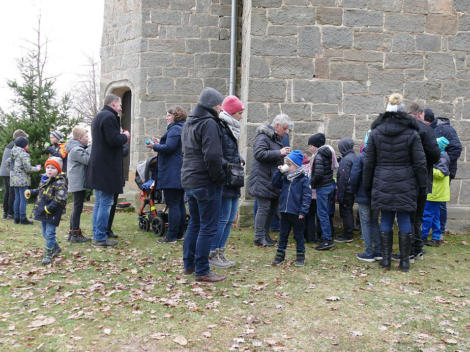 Krippenandacht mit Segnung der Kinder (Foto: Karl-Franz Thiede)